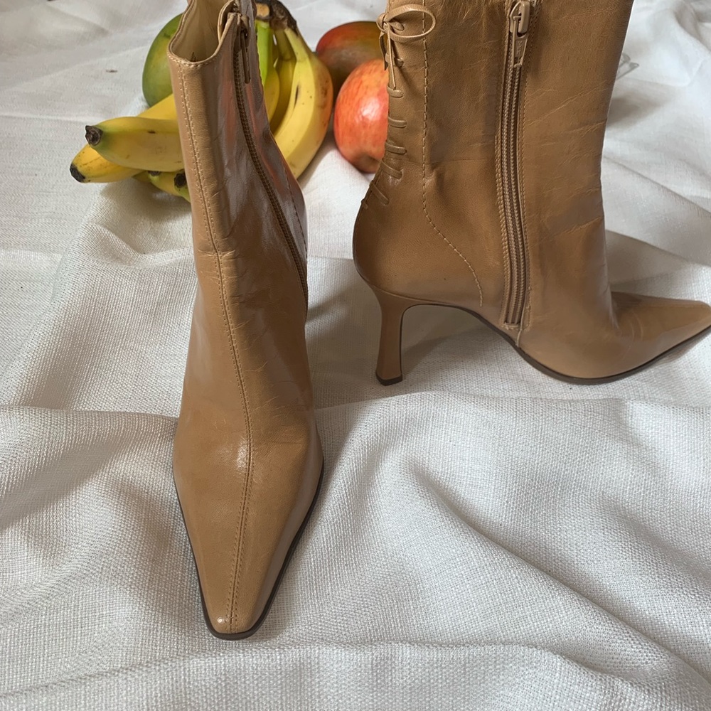 VINTAGE TAN BOOT HEELS - Picture 2 of 5
